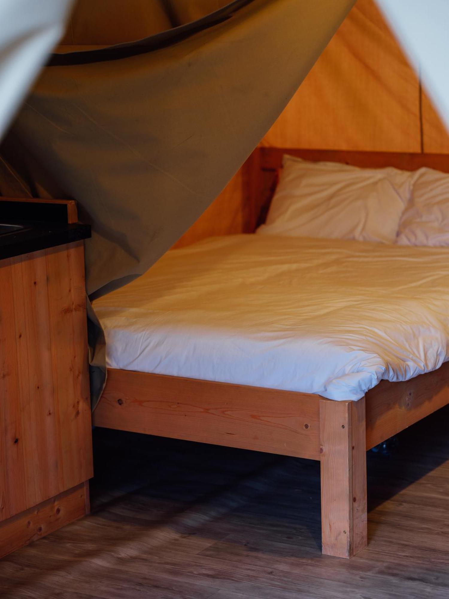 Sunset Retreats Safari Tent Ombersley Екстер'єр фото